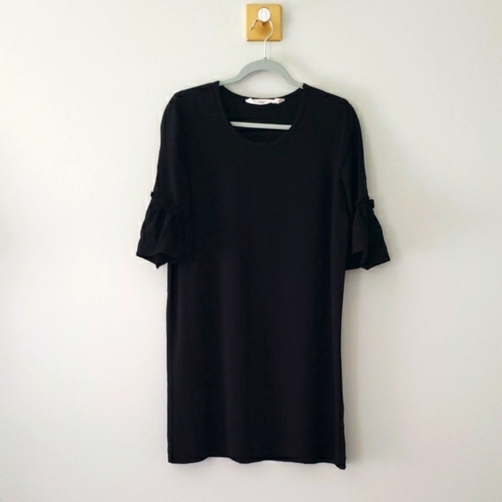 Wilt Dress Medium Black Bell Ruffle Sleeve Shift Mini Classic Minimalist Staple